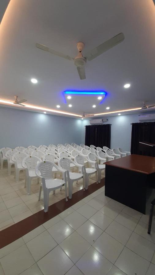 Madaparambil Residency Alwaye المظهر الخارجي الصورة